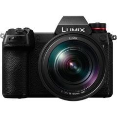 Panasonic Lumix DC-S1  + 24-105mm Lens