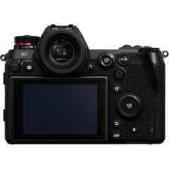 Panasonic Lumix DC-S1  + 24-105mm Lens